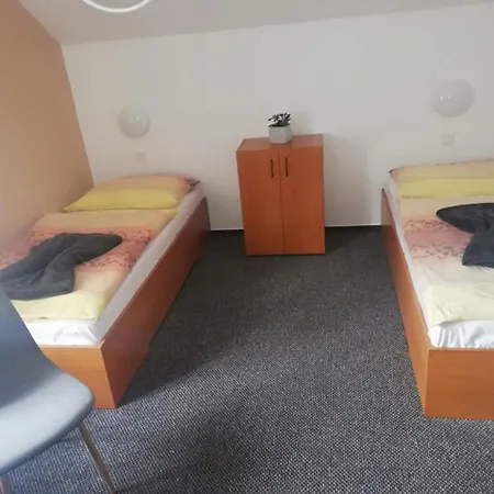 Andy Gæstehus 2*